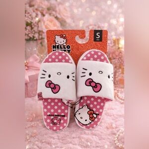 Hello Kitty Slippers Size Small 4-5 SANRIO WOMENS NEW